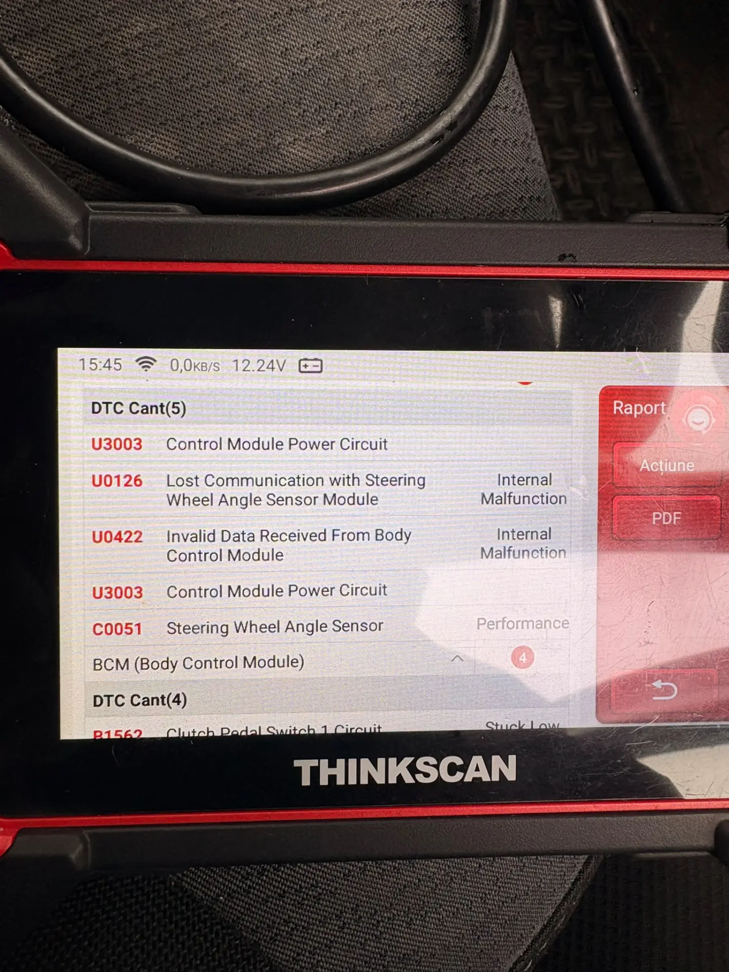 Digital manometer measuring DPF differential pressure with a reading of 43.5 mbar, indicating excessive soot build-up in the diesel particulate filter.