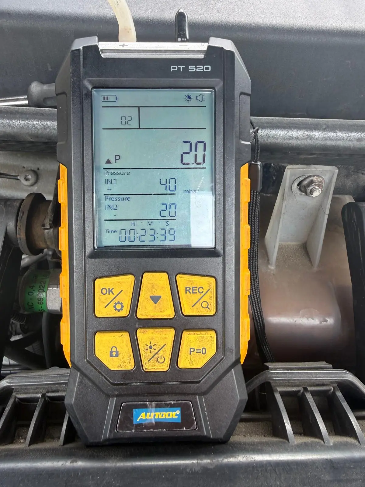 DPF pressure test after vehicle cleaning service.