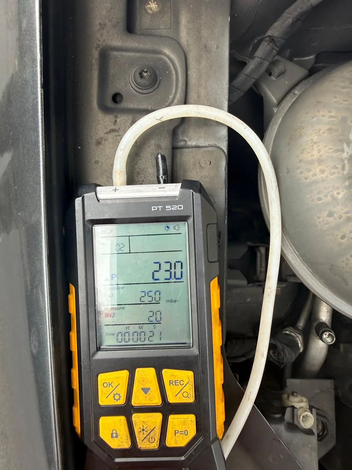 DPF pressure test showing reduced differential pressure after DPF cleaning on an Audi A3.