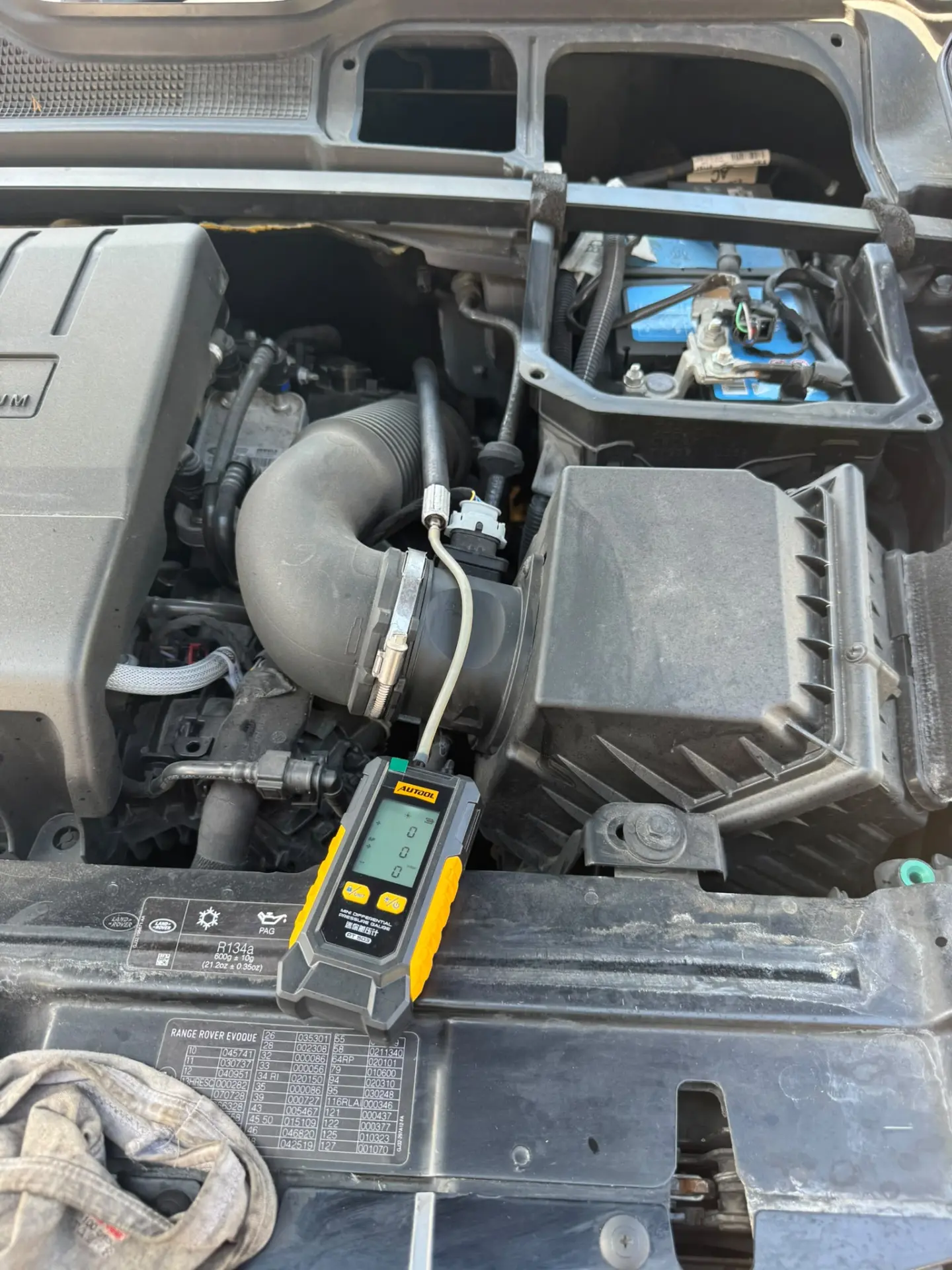 Range Rover Evoque DPF pressure testing during professional DPF cleaning service