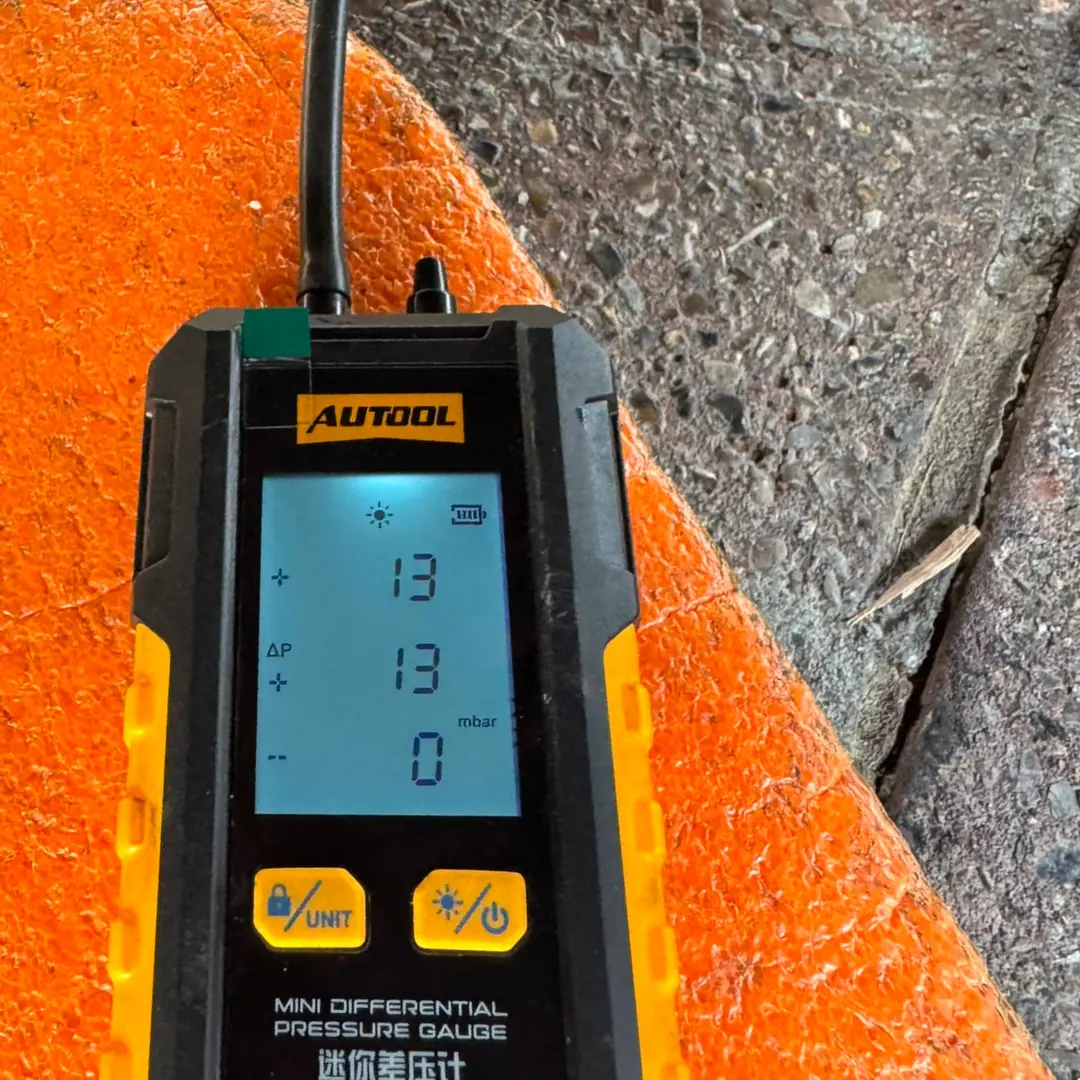 Audi A6 DPF pressure gauge showing an initial reading of 13 mbar before DPF cleaning.