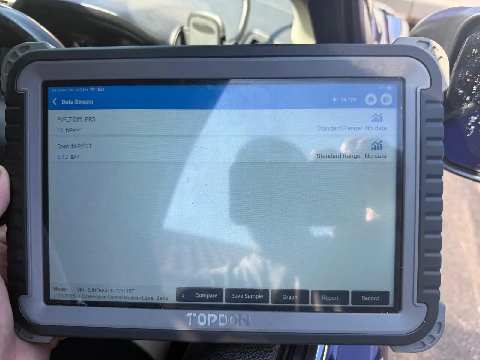 Nissan DPF diagnostic check showing 16 hPa differential pressure and soot level on a TOPDON scanner.
