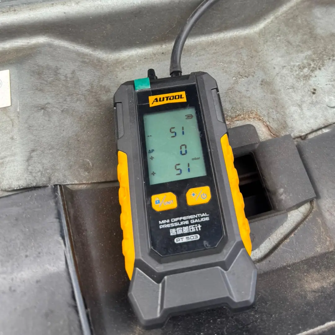 Land Rover Discovery Sport DPF pressure reading of 51 mbar before professional DPF cleaning.
