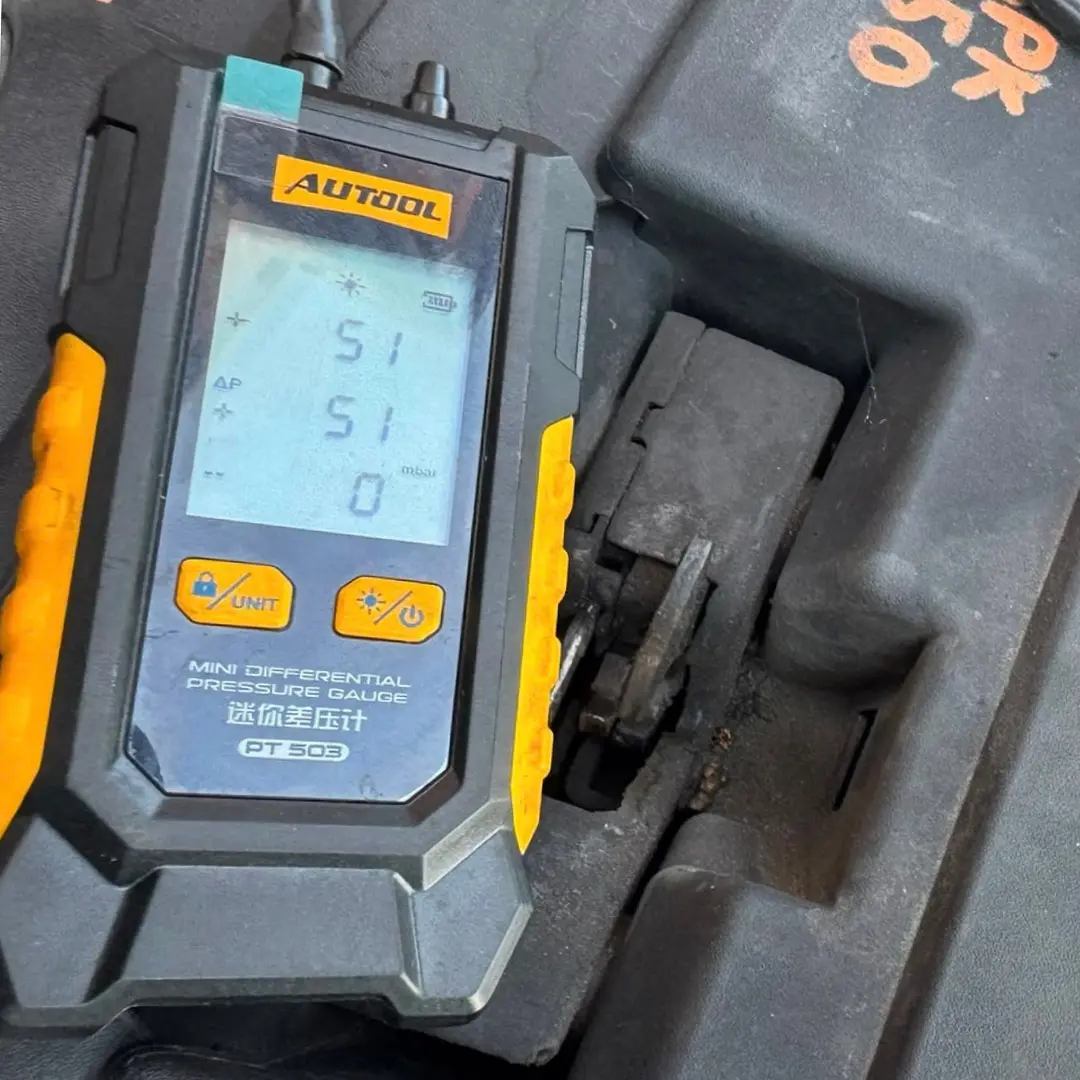 Volkswagen Caddy DPF pressure gauge displaying 51 mbar before DPF cleaning.