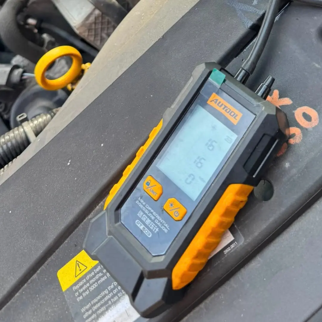 Volkswagen Caddy DPF pressure gauge displaying 16 mbar after professional DPF cleaning.