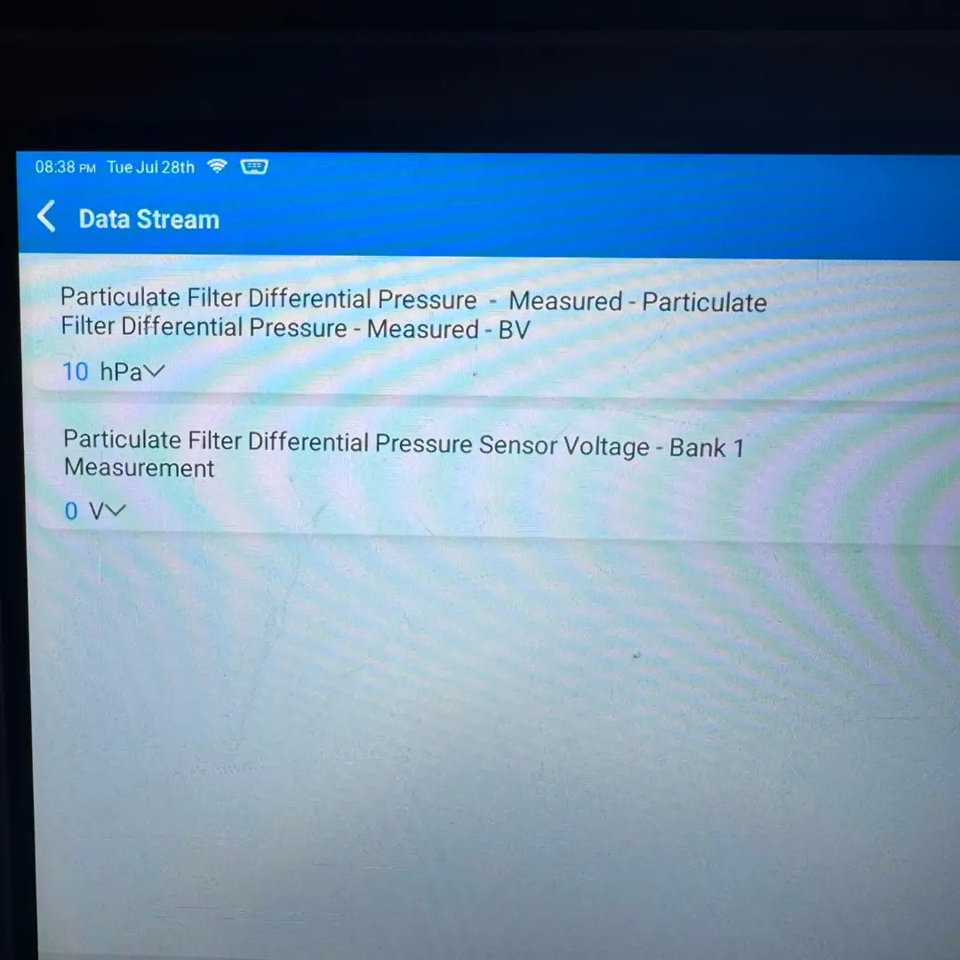 Range Rover Discovery Sport diagnostic screen showing a measured DPF differential pressure of 10 hPa and particulate filter differential pressure sensor voltage of 0 V.